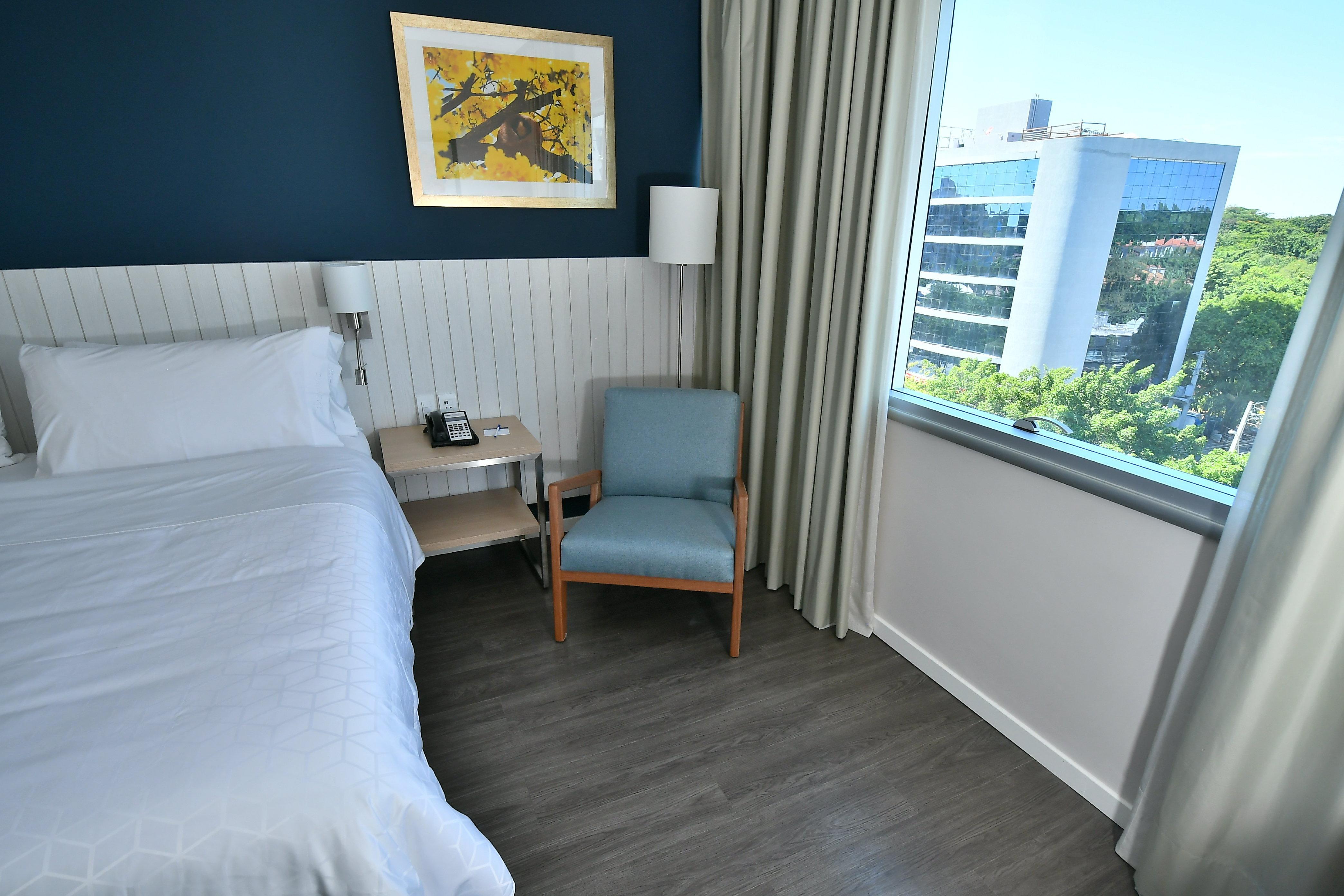 Holiday Inn Express Asuncion Aviadores By Ihg Exteriör bild