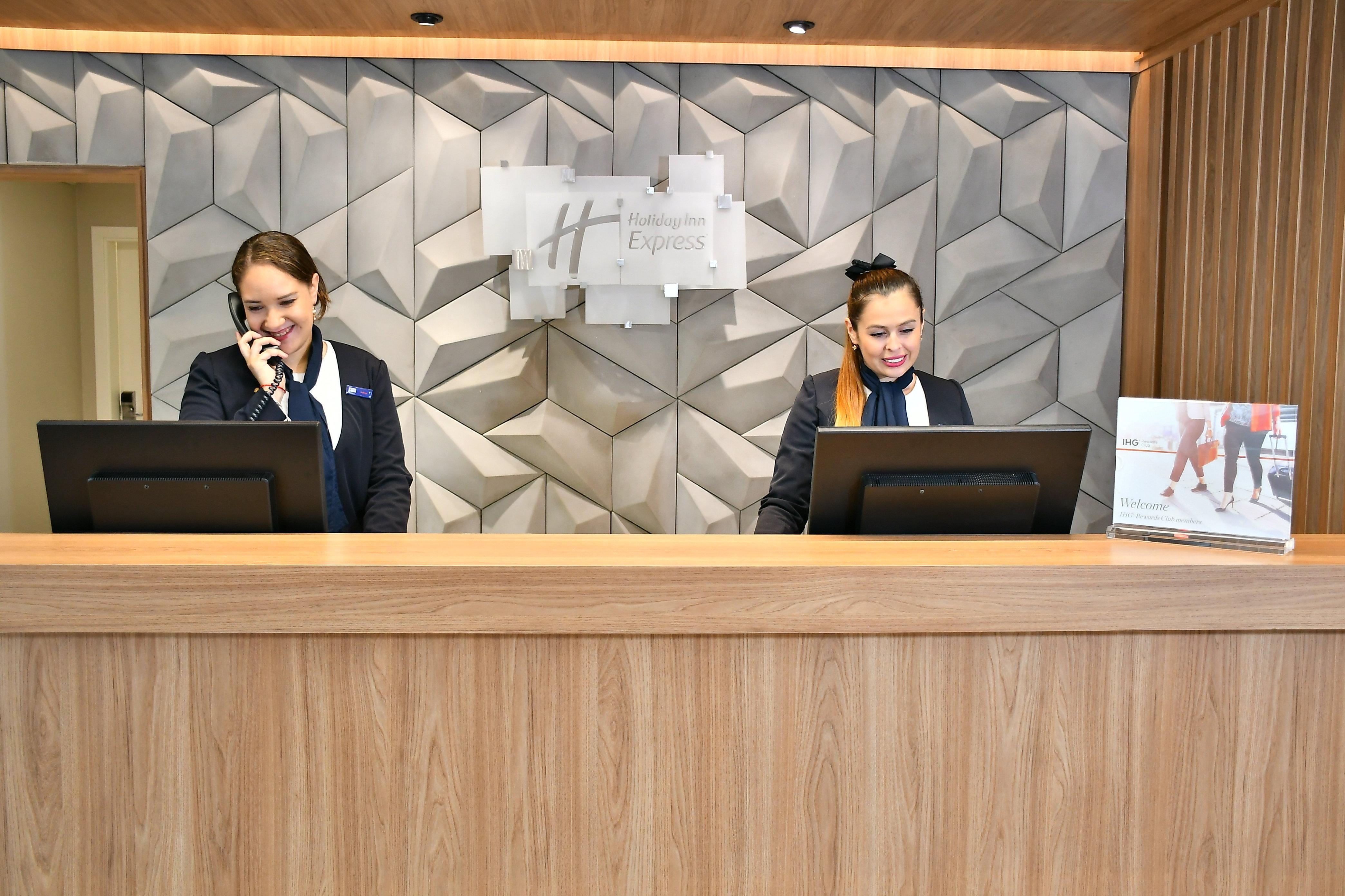 Holiday Inn Express Asuncion Aviadores By Ihg Exteriör bild