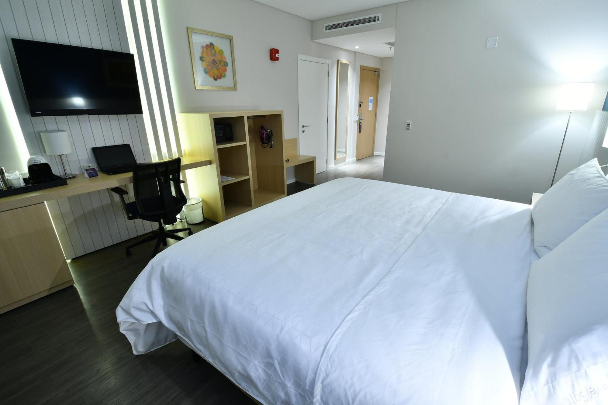 Holiday Inn Express Asuncion Aviadores By Ihg Exteriör bild